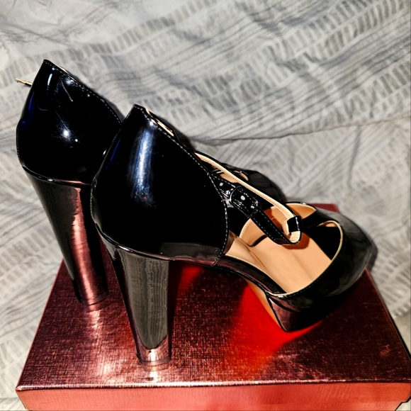 T strap platform heels - Picture 4 of 5